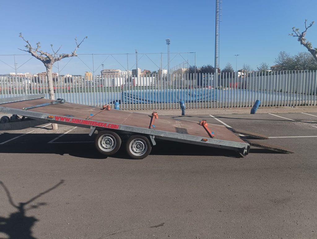 Remolque Plataforma Portacoches En Alquiler 2